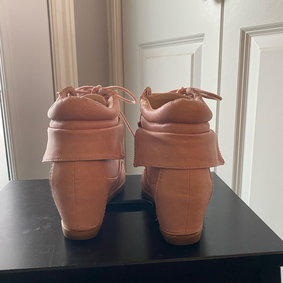 Top Moda - size 5 1/2 - hidden heel lace up sneaker - synthetic upper - Picture 4 of 16